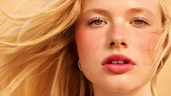 Hoe je je haar thuis glans kunt geven met eenvoudige tips van huisvrouwen