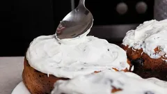 Waarmee meng je gecondenseerde melk voor een ‘hemelse’ taartcrème: het is geen boter